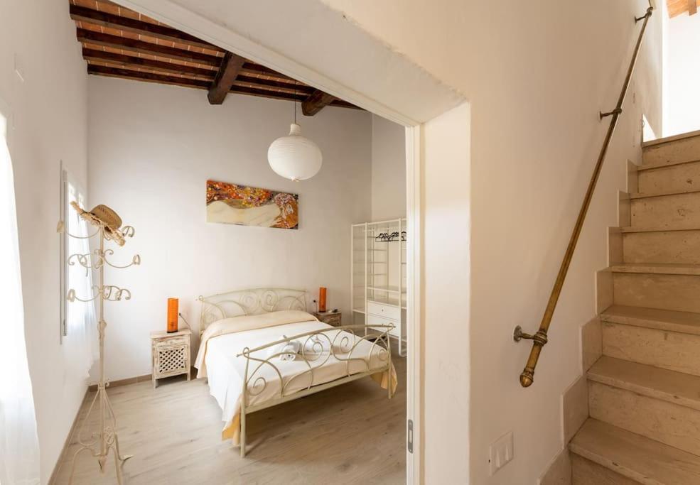 Keys of Italy - Maytreya - Albero 2 - Train station two bedroom flat 2nd floor