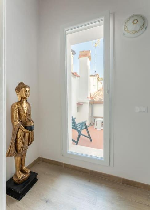 Keys of Italy - Maytreya - Albero 2 - Train station two bedroom flat 2nd floor
