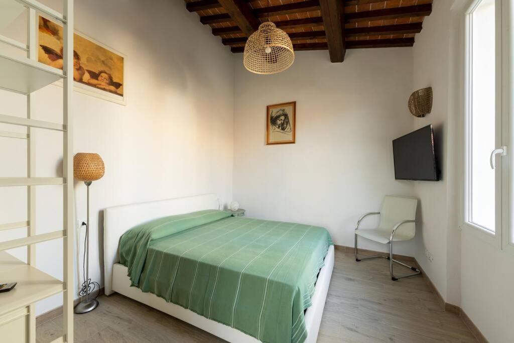 Keys of Italy - Maytreya - Albero 2 - Train station two bedroom flat 2nd floor