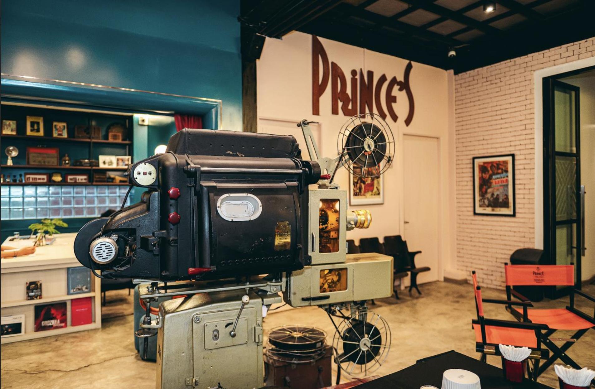 Prince Theatre Heritage Stay Hostel - Silom