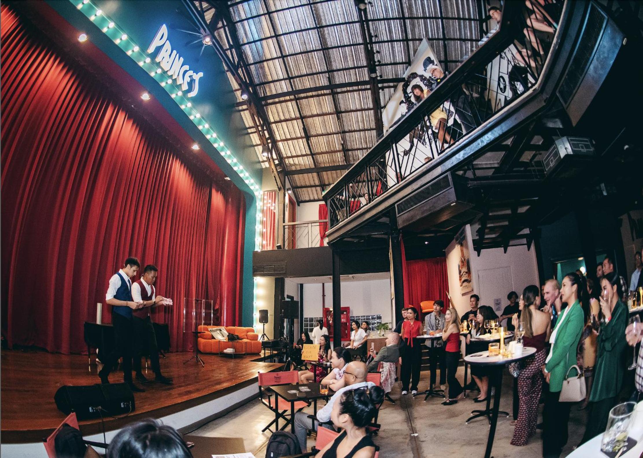 Prince Theatre Heritage Stay Hostel - Silom