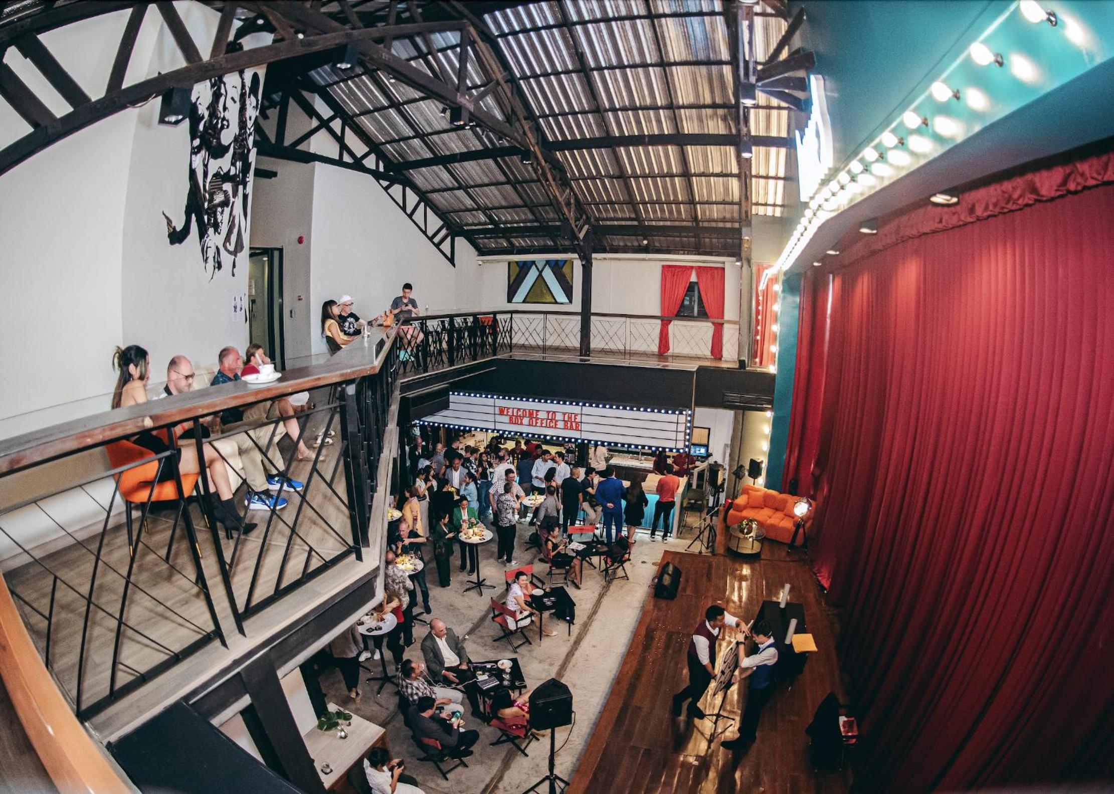 Prince Theatre Heritage Stay Hostel - Silom