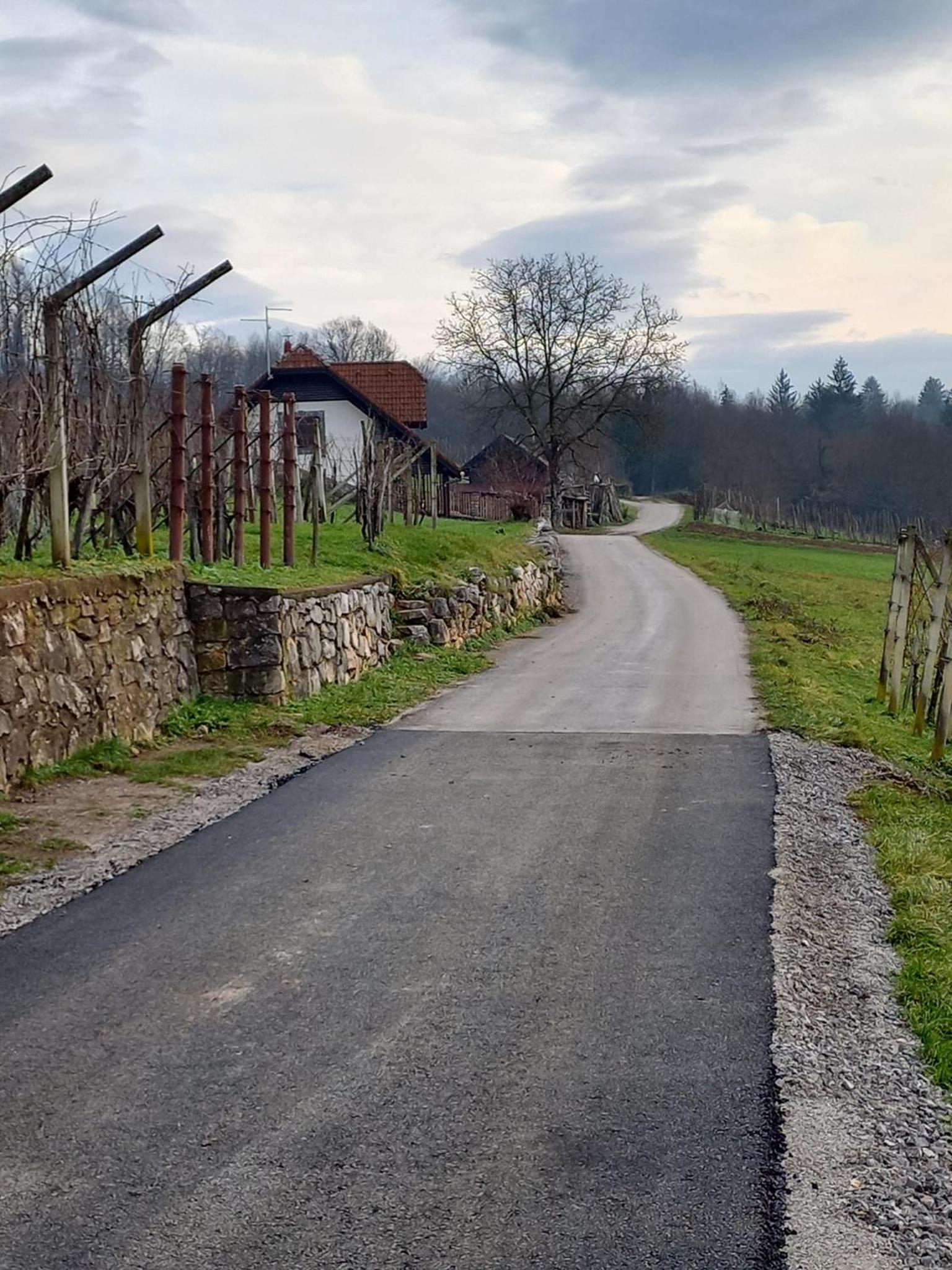 Vineyard Cottage Maleric with Pool Access