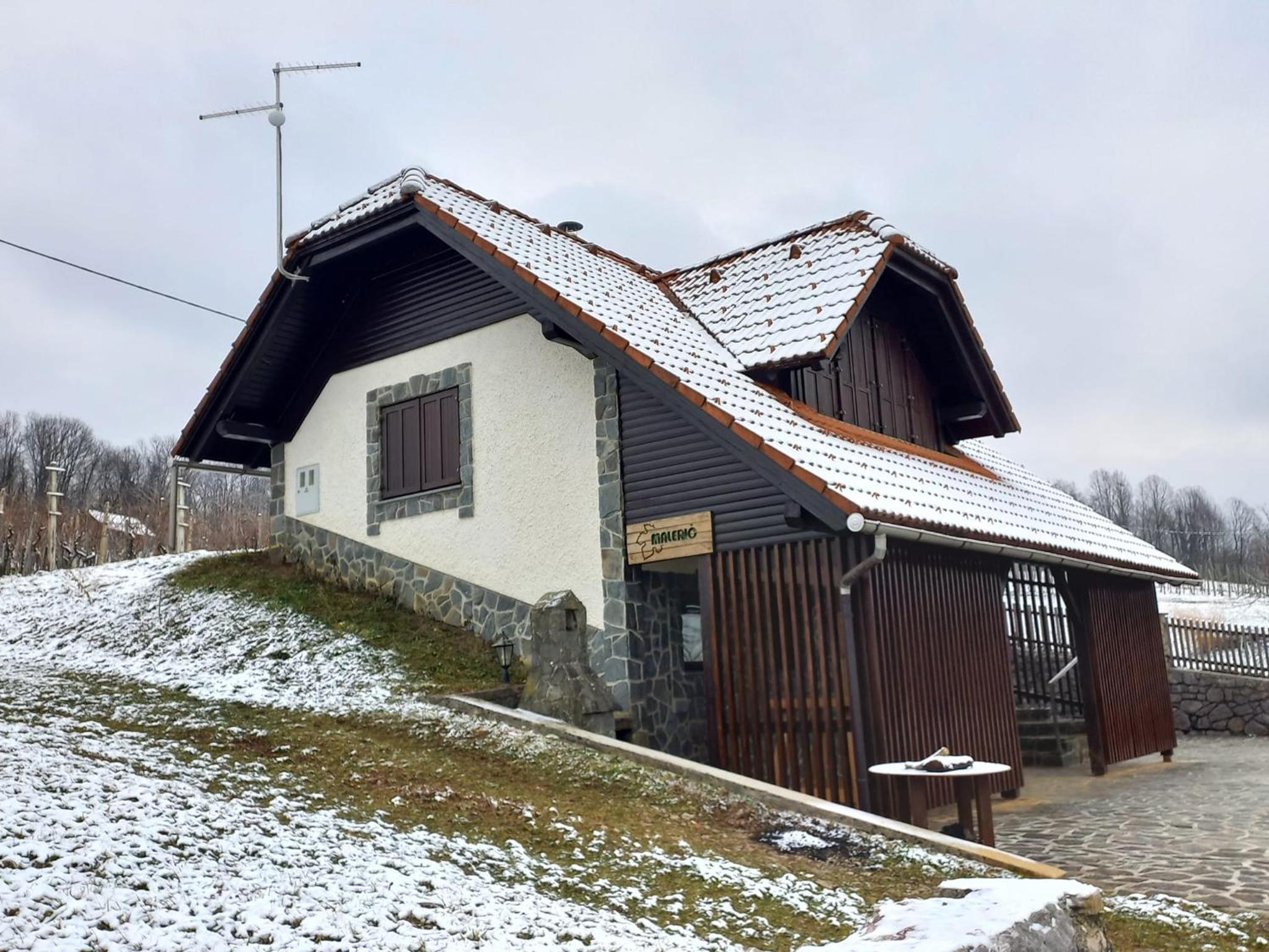 Vineyard Cottage Maleric with Pool Access