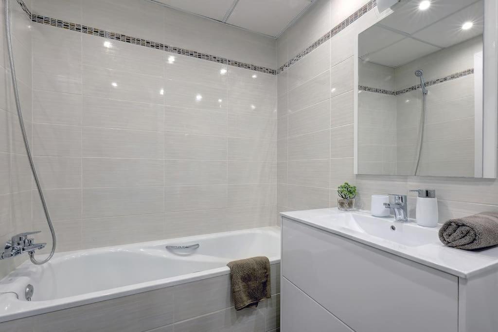 South facing apartment near sandy beach and golf courses