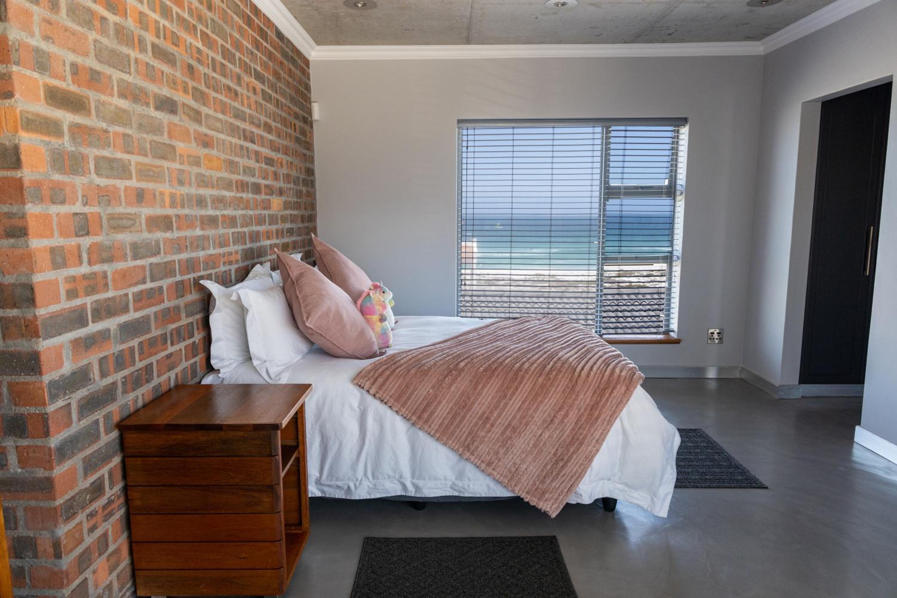 Yzerfontein Beach Accommodation