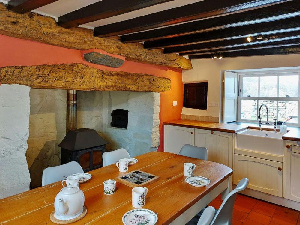 Gallestra a Rustic, Rural Retreat Farm House Nr Dolgellau Snowdonia view 4