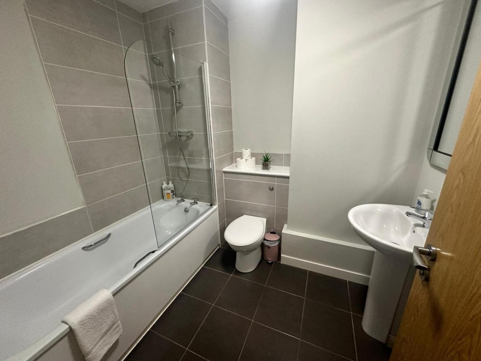 Adelphi Wharf Apartments by Beehosting