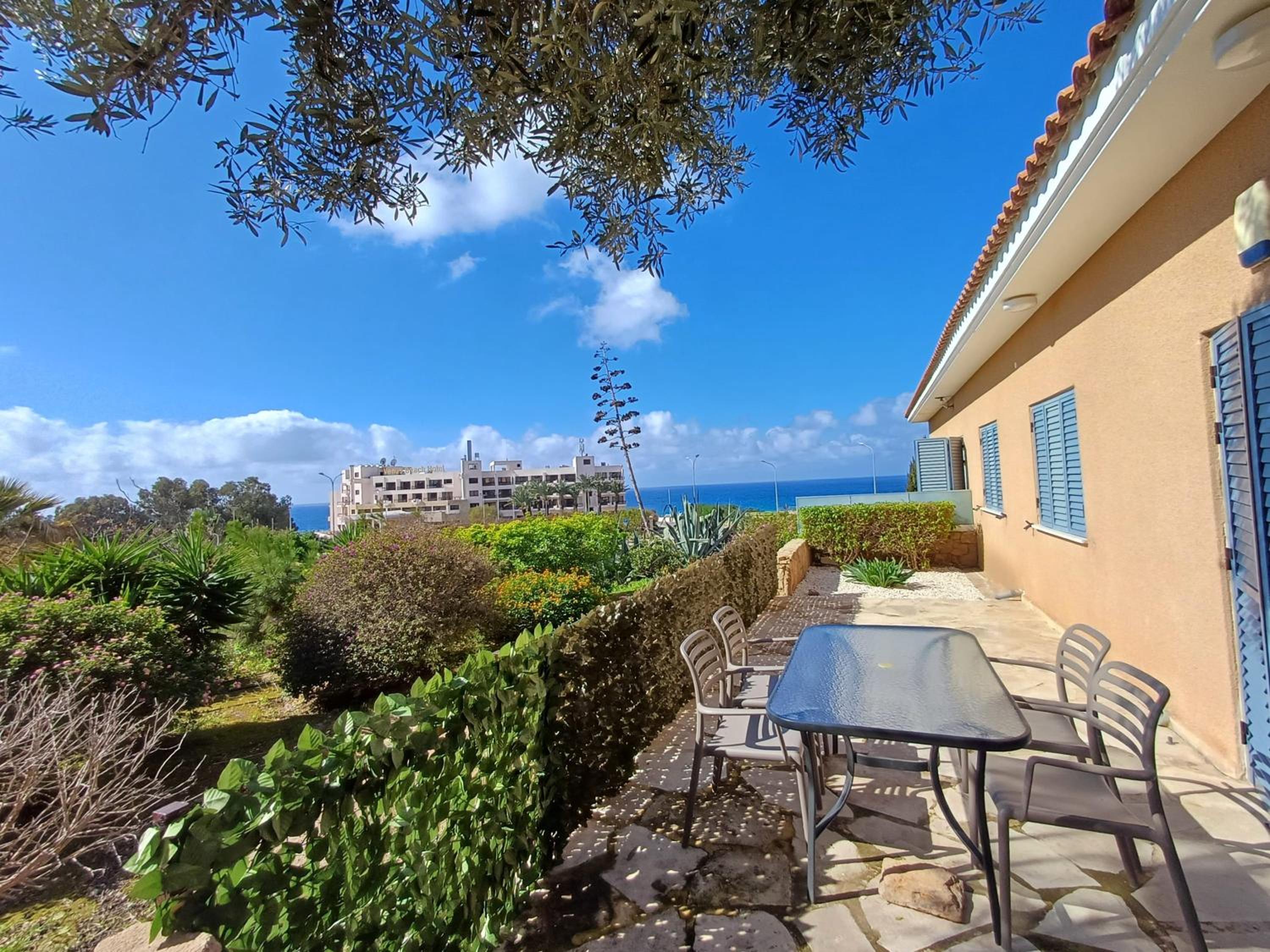 Kings Palace - Modern, sunny 2 bed ground floor with sea views