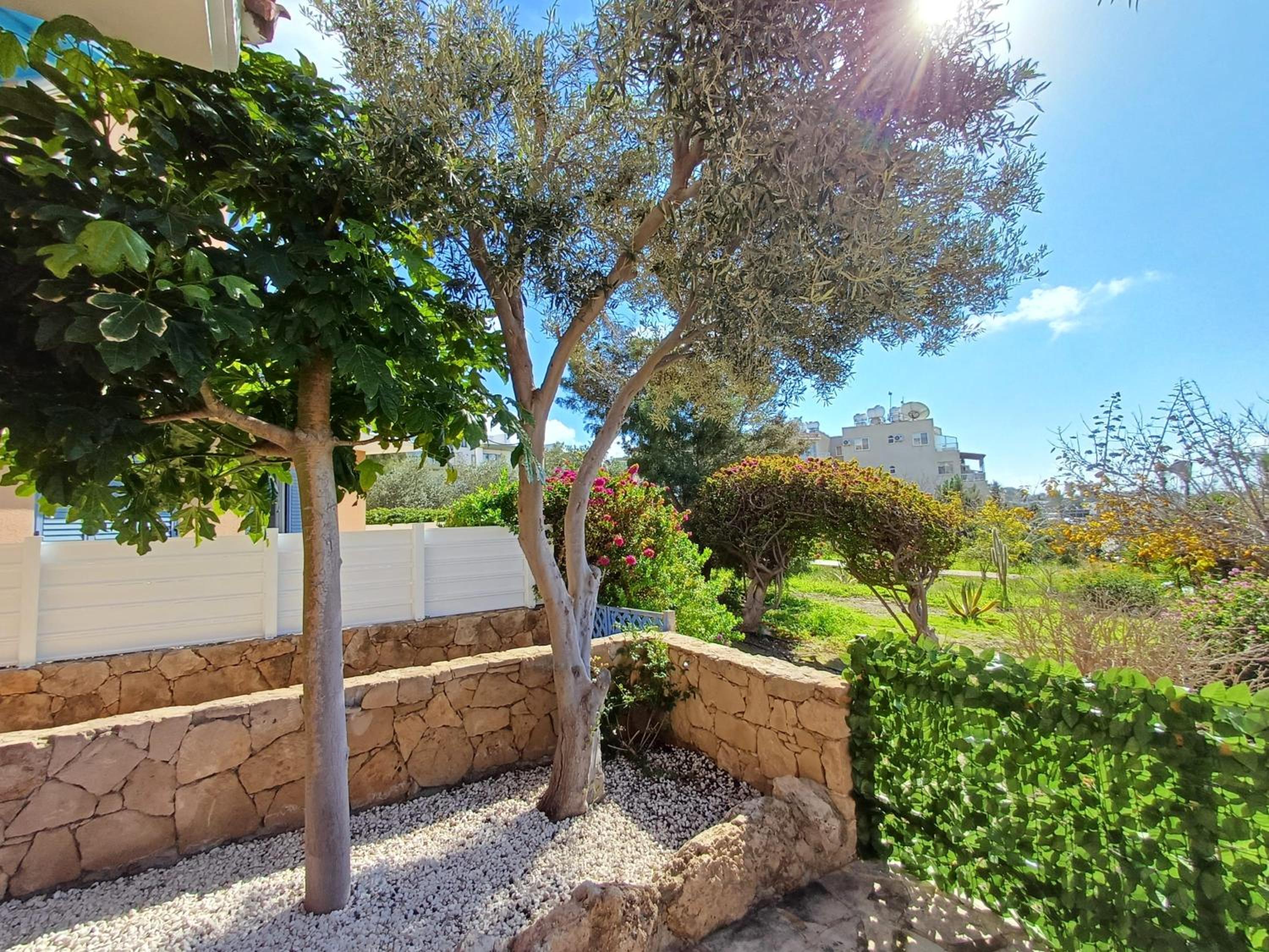 Kings Palace - Modern, sunny 2 bed ground floor with sea views