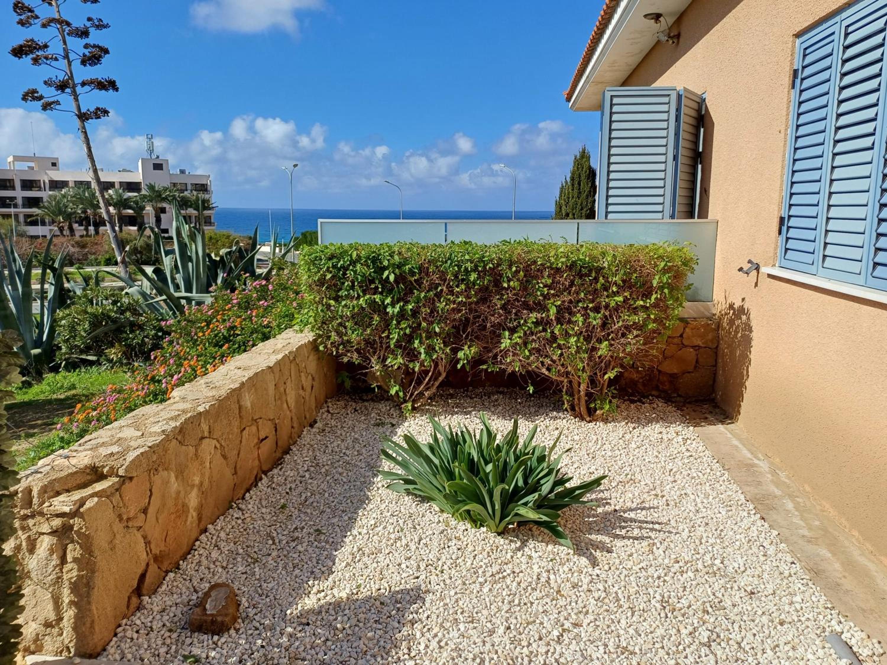 Kings Palace - Modern, sunny 2 bed ground floor with sea views