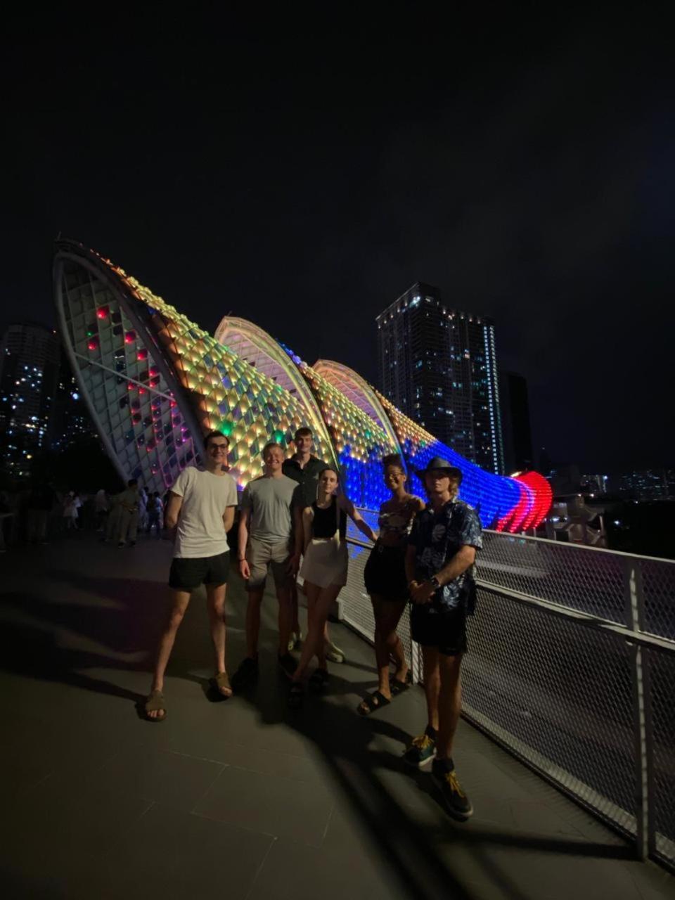 Chinatown Hostel by Mingle - Rooftop Private Jacuzzi with Bar