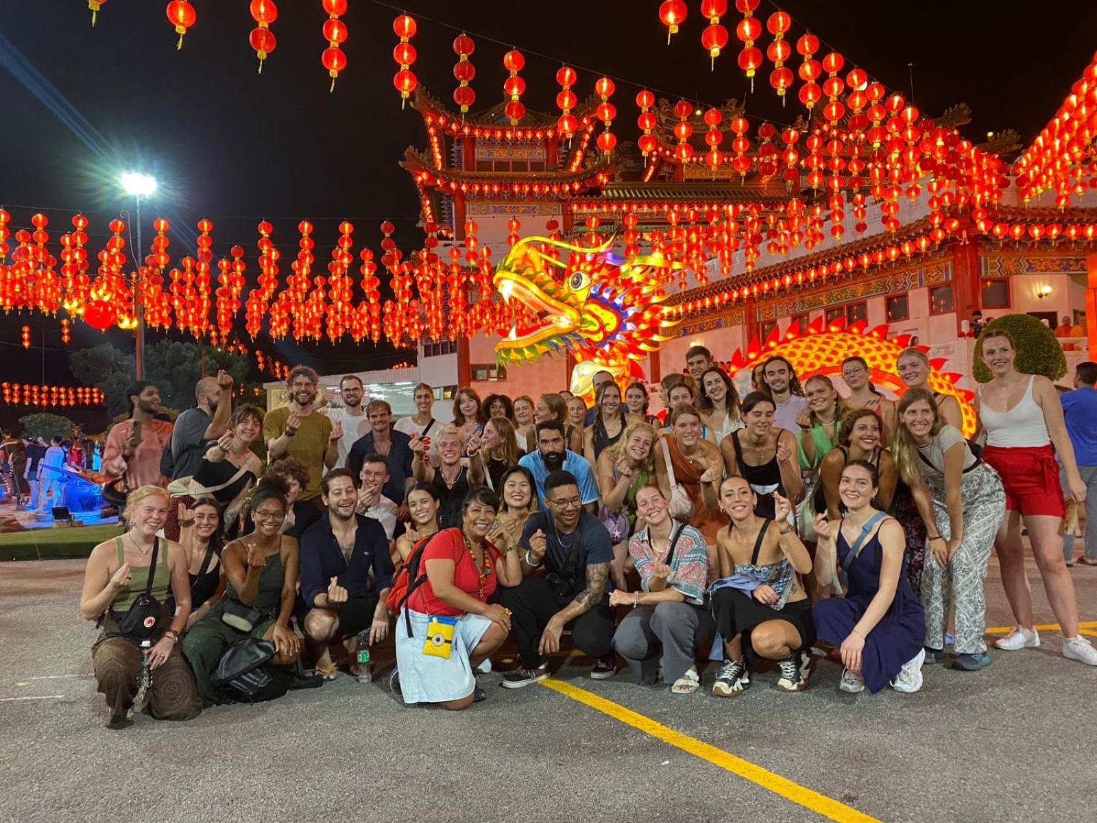 Chinatown Hostel by Mingle - Rooftop Private Jacuzzi with Bar