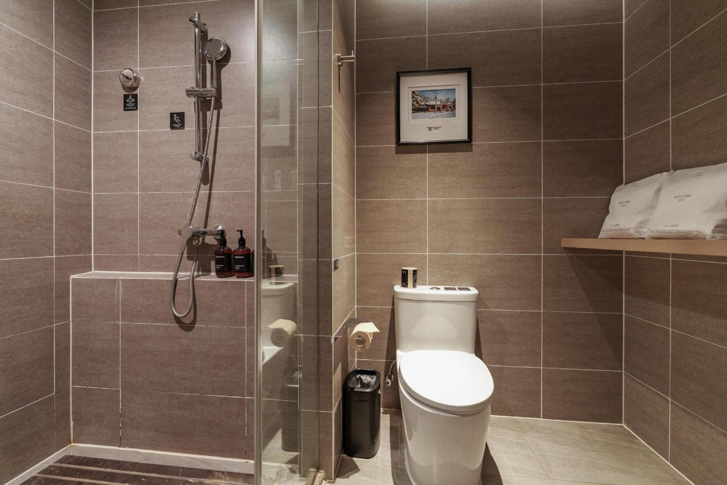 Atour Hotel Zhenjiang Nanxu Avenue Branch
