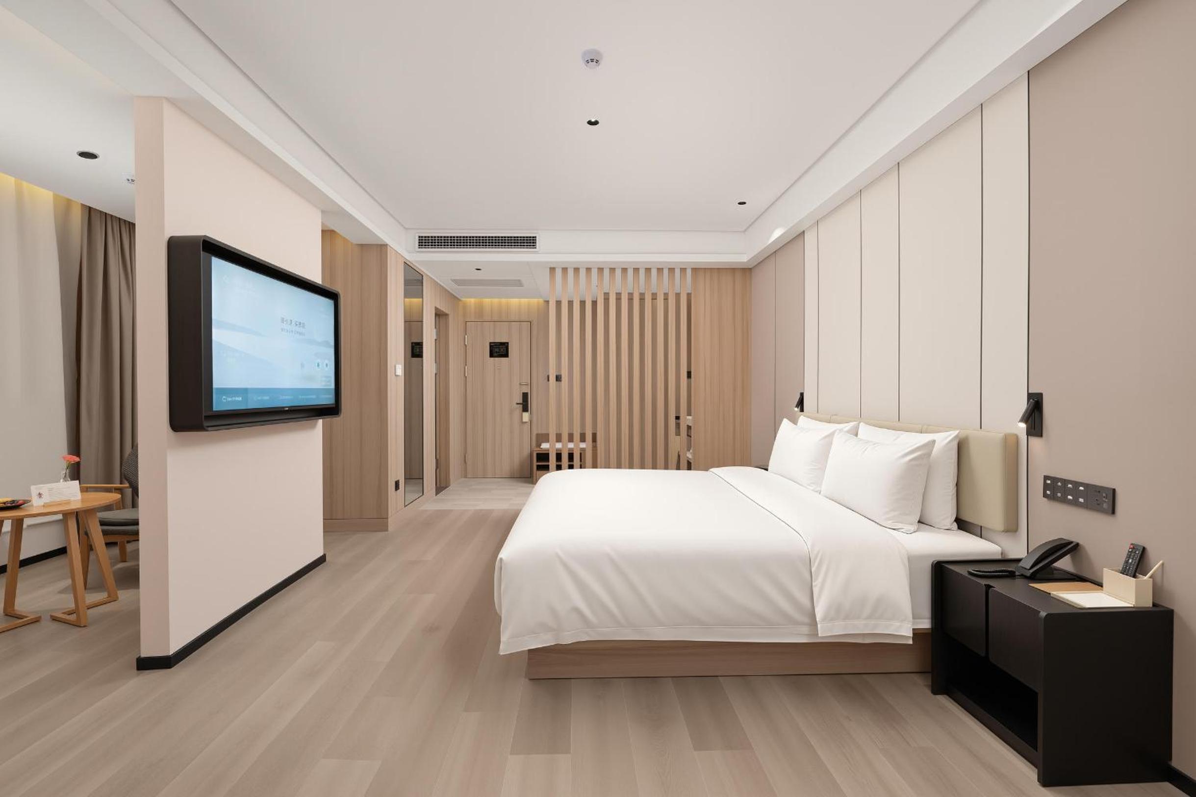 Atour Hotel Zhenjiang Nanxu Avenue Branch