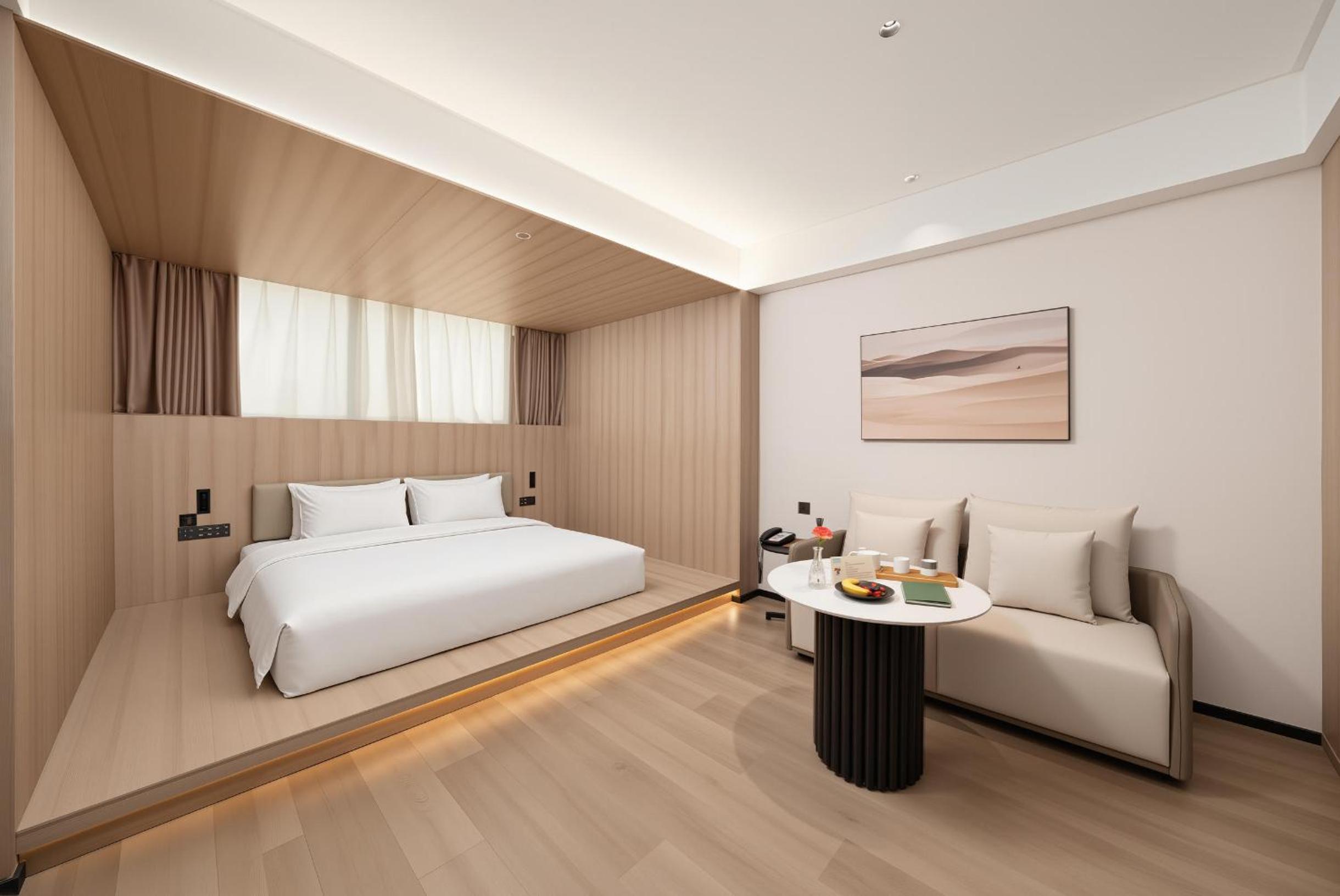 Atour Hotel Zhenjiang Nanxu Avenue Branch