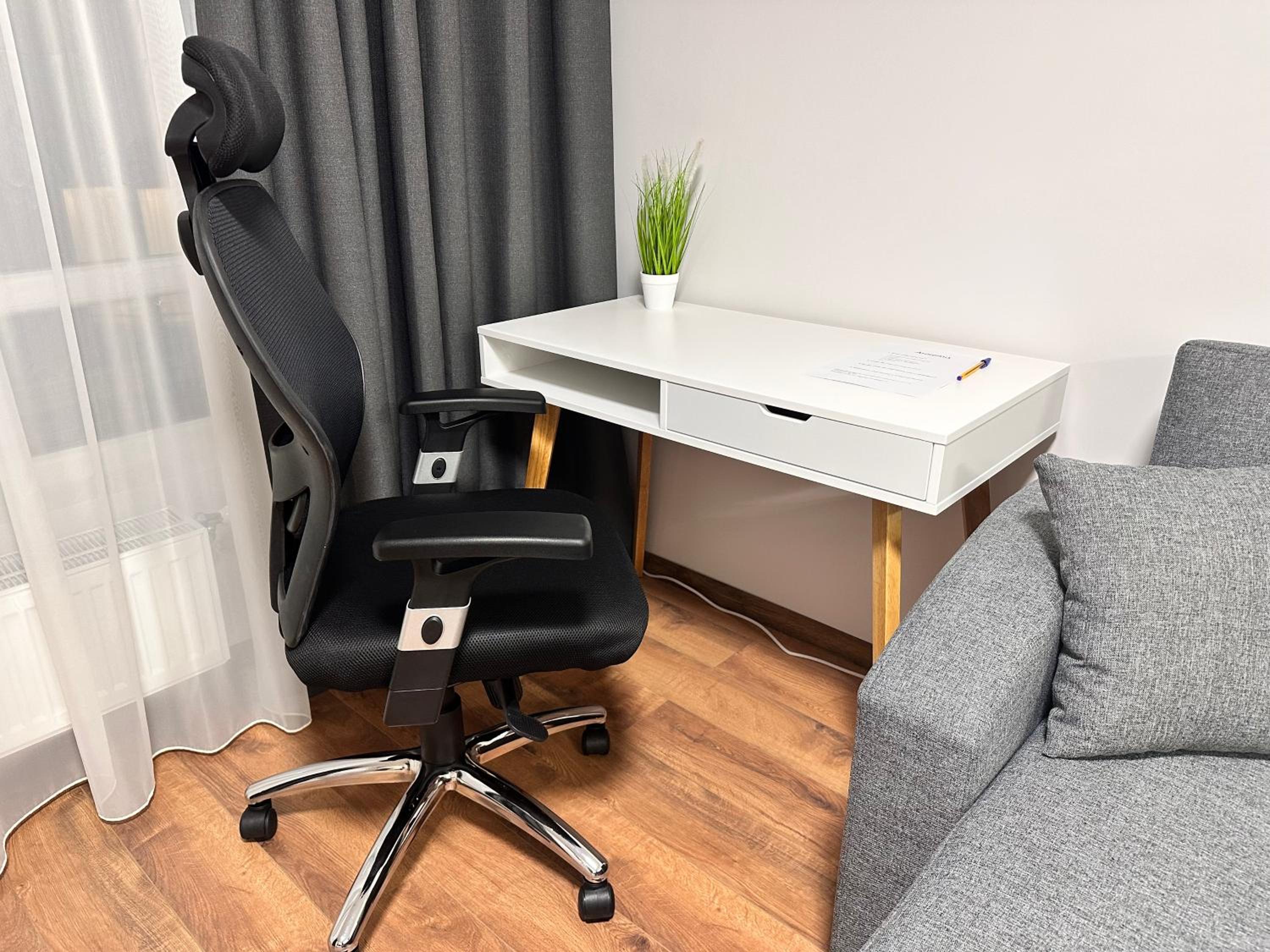 New Modern & Cozy apartment with FREE Private parking and EV charging station