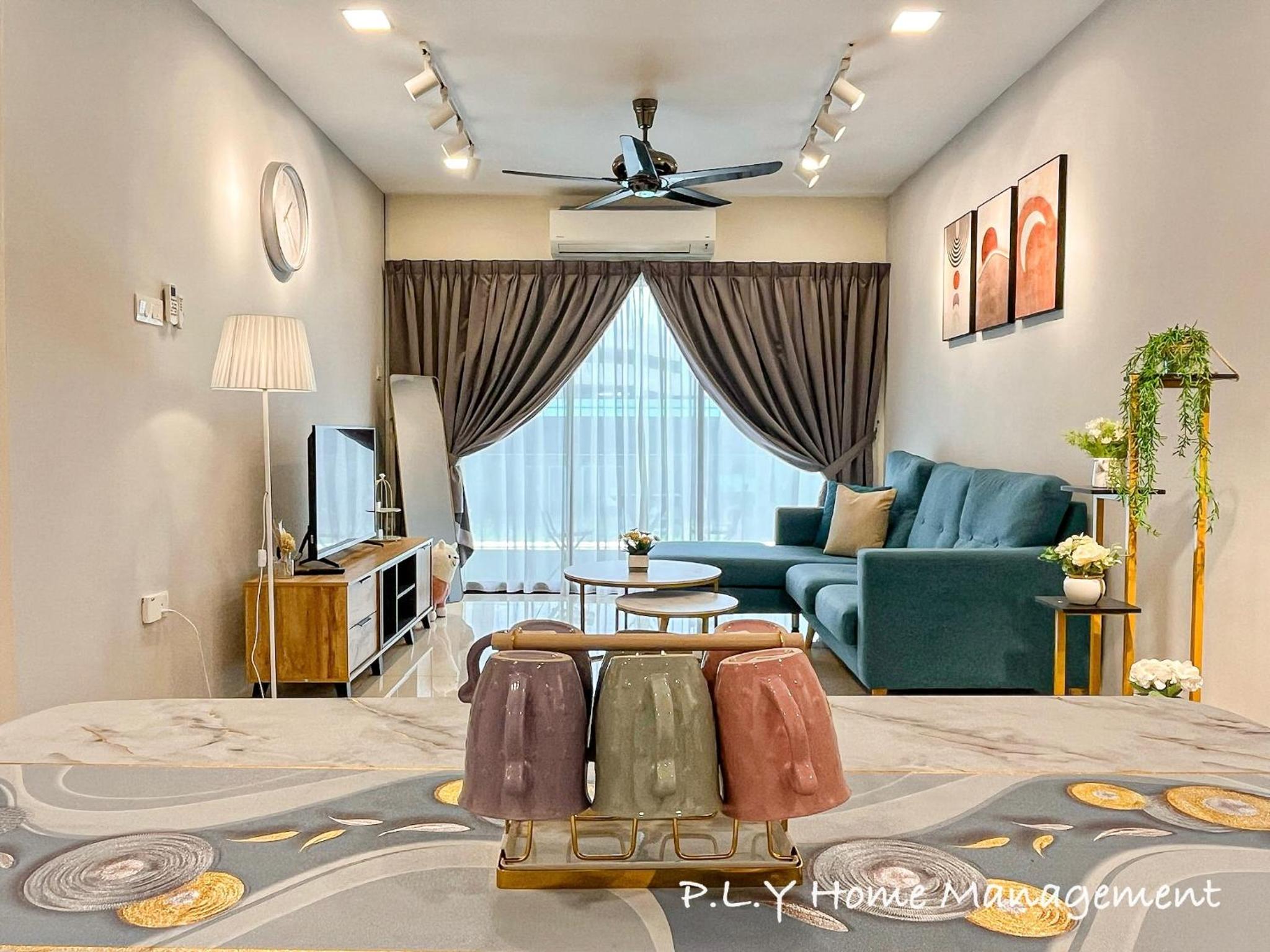Relaxing Cozy PoolFront Waterpark Home@ Ipoh Station 18 (Netflix Ready) photo 1