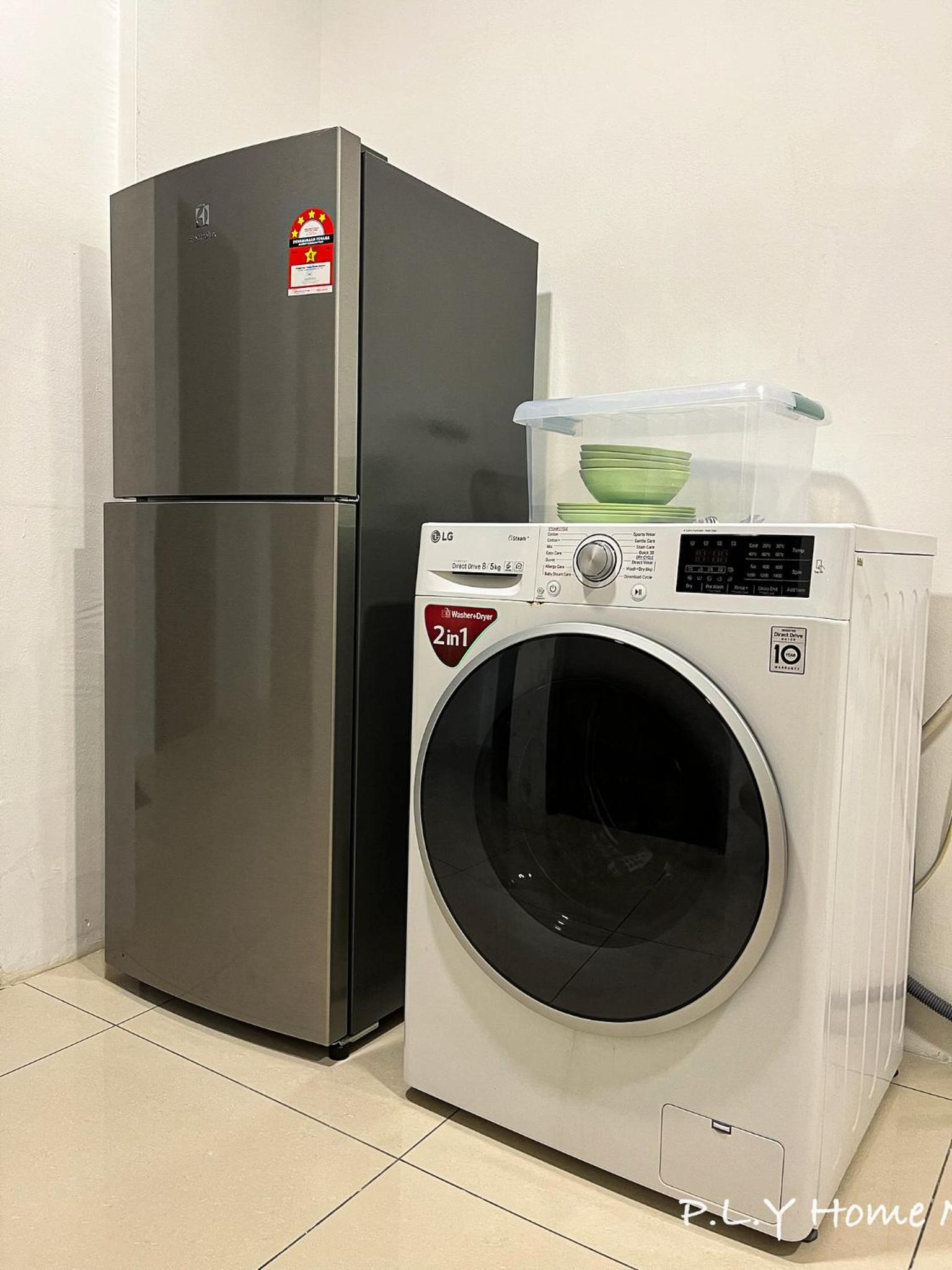 Relaxing Cozy PoolFront Waterpark Home@ Ipoh Station 18 (Netflix Ready)