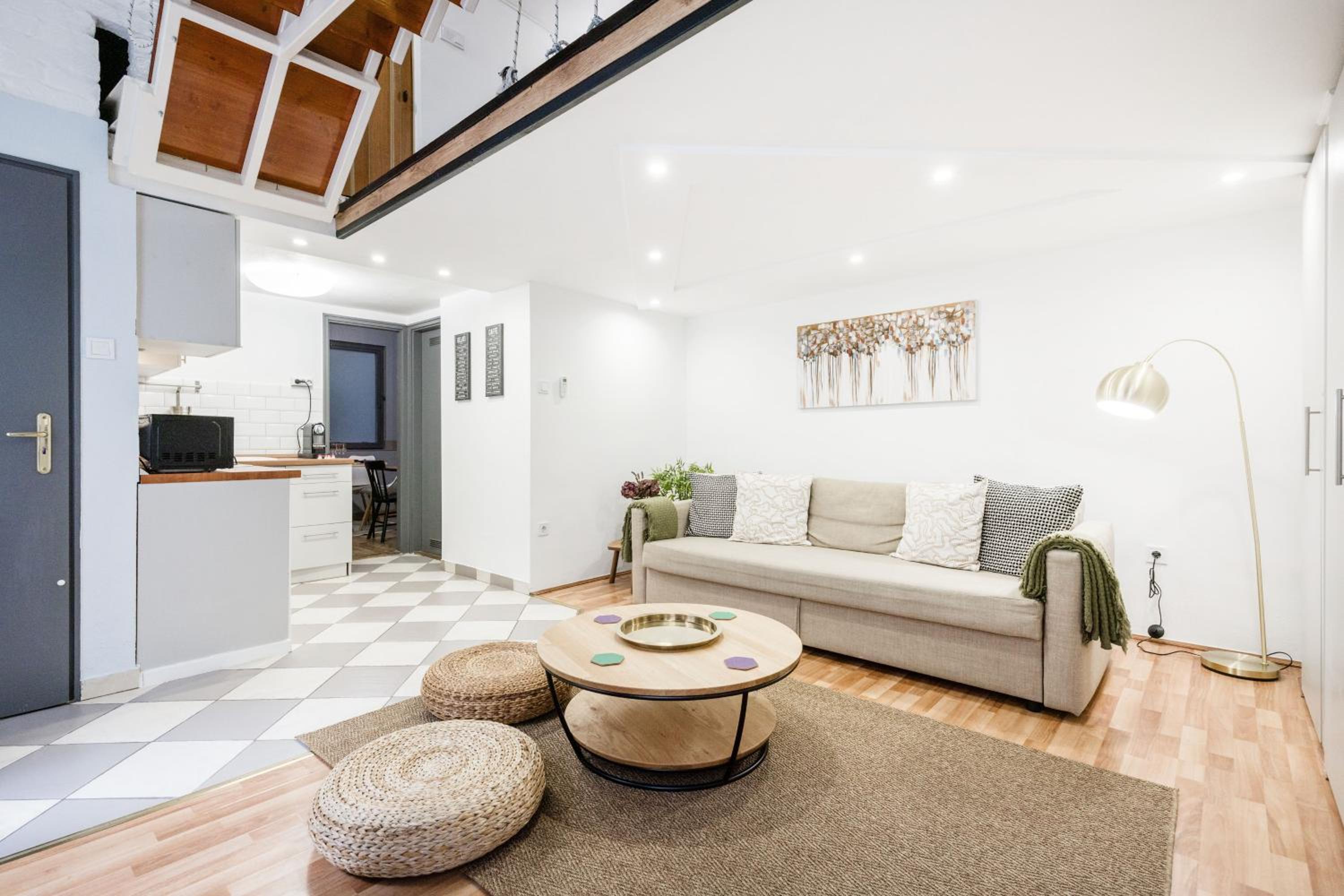 CENTRAL & Spacious HOME near Gozsdu Court, Quiet with AC view 5