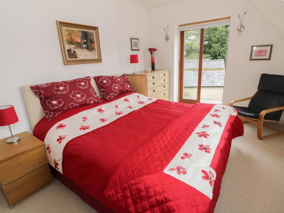 Spacious rural Cotswolds family home with mod-cons!