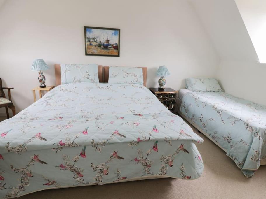 Spacious rural Cotswolds family home with mod-cons!