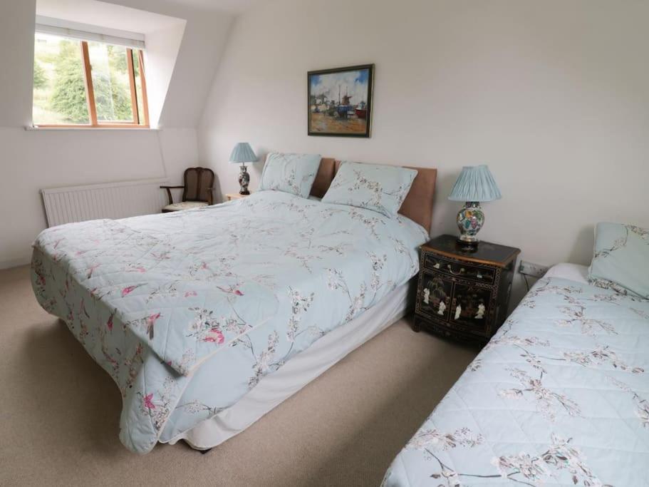 Spacious rural Cotswolds family home with mod-cons!