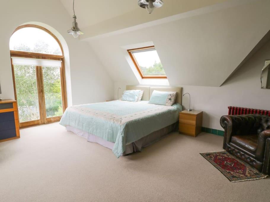 Spacious rural Cotswolds family home with mod-cons!
