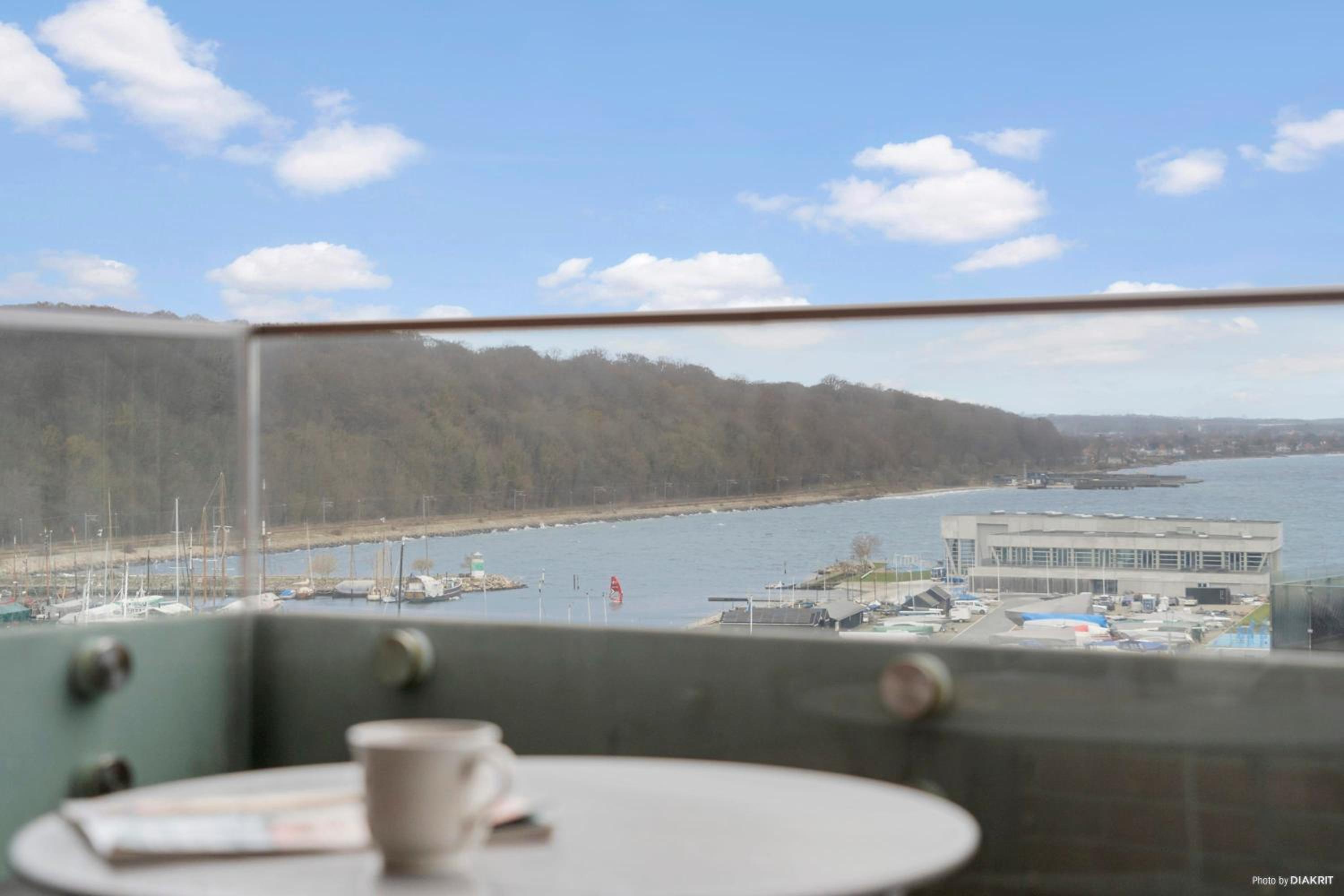 Seaside apartment with magical balcony view