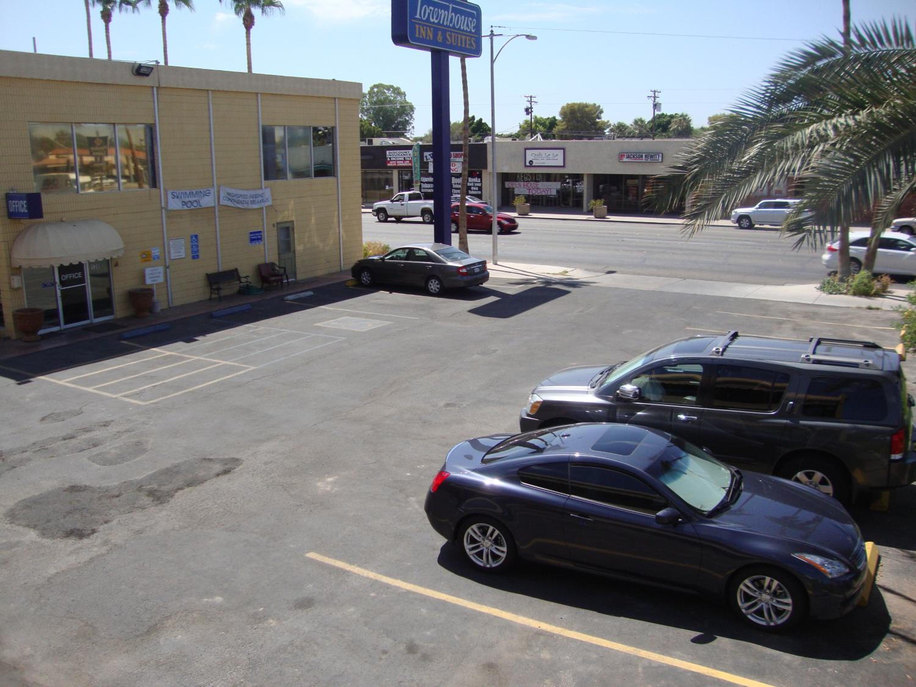 Townhouse Inn and Suites