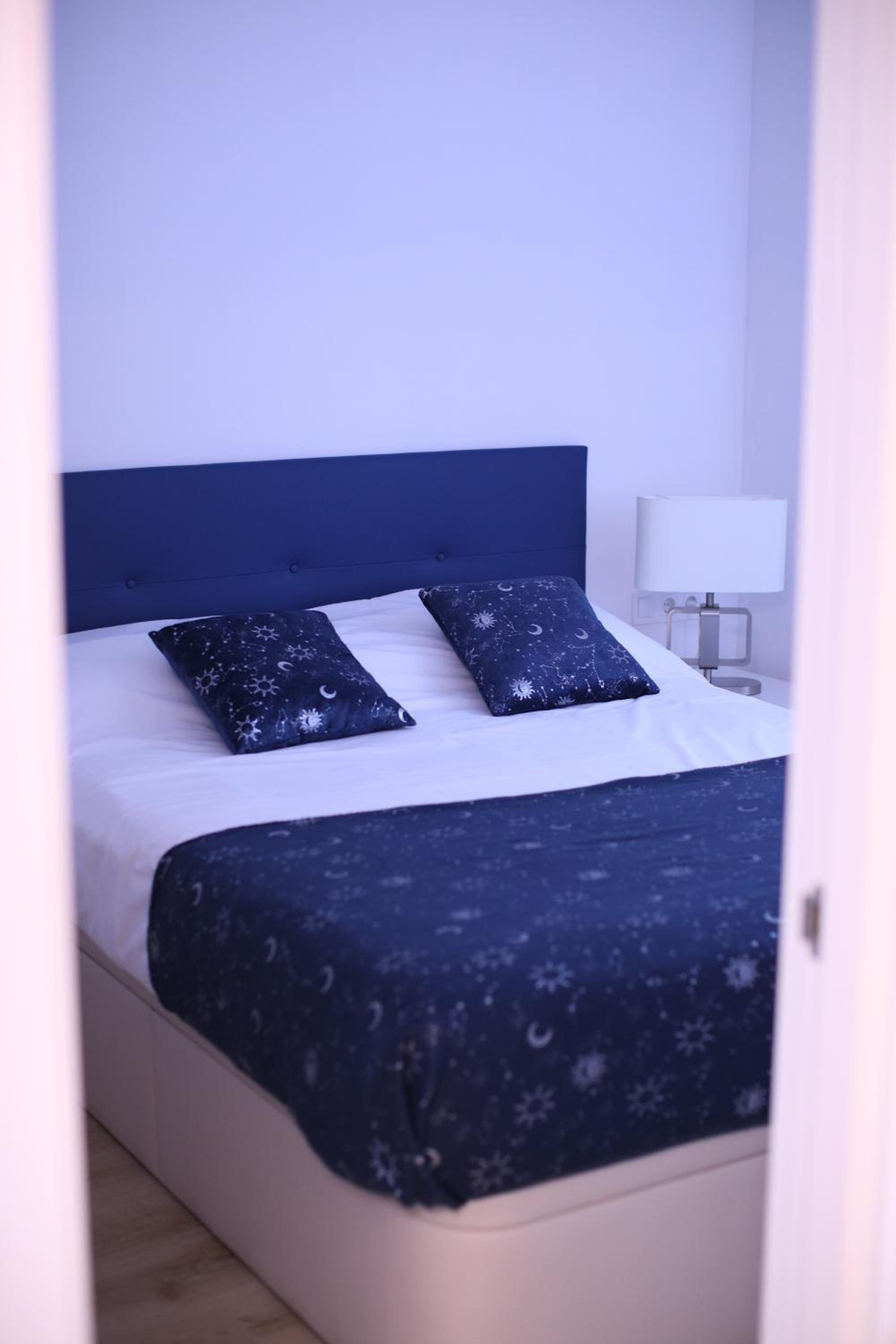 Maestro Damián, Moderna Vivienda Turística a Estrenar en Bilbao