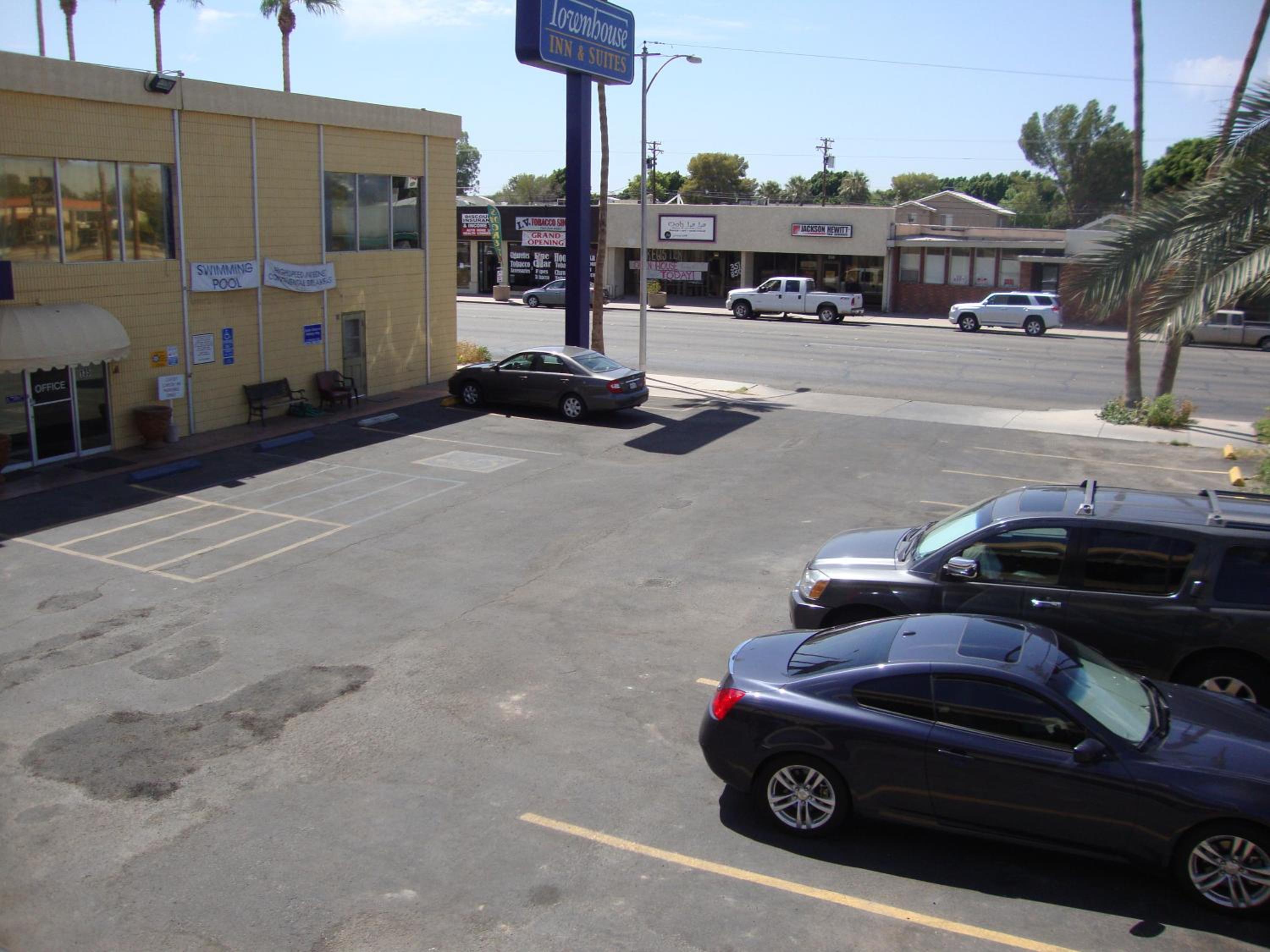 Townhouse Inn and Suites