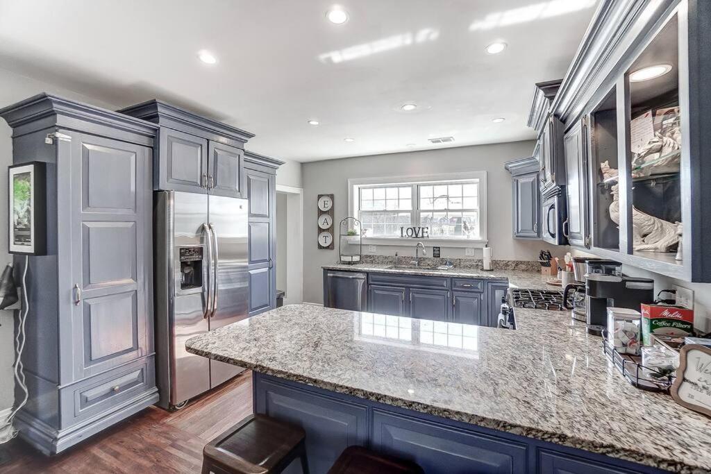 Beautiful Equestrian Estate home w/ Hot Tub! view 3