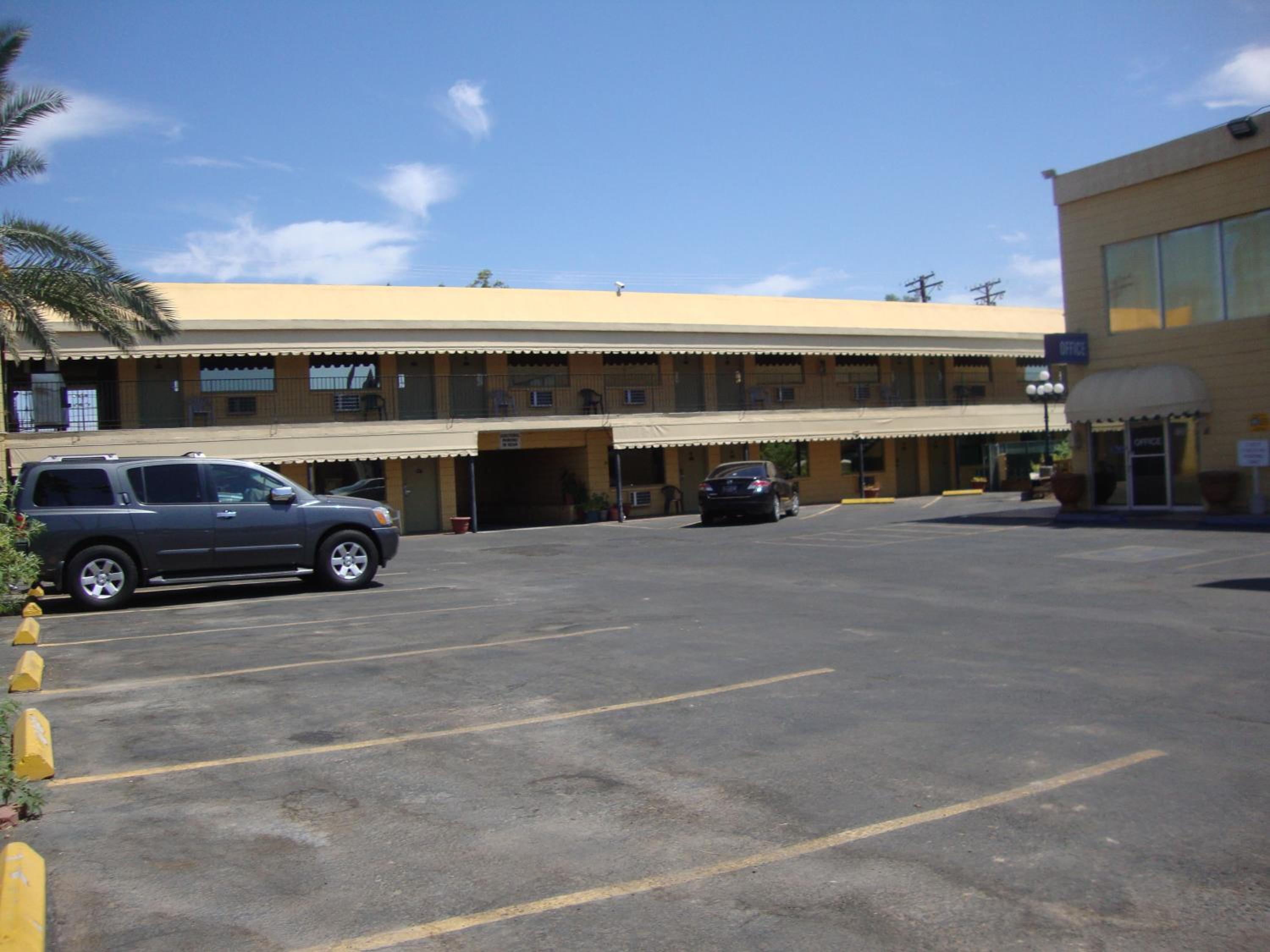Townhouse Inn and Suites