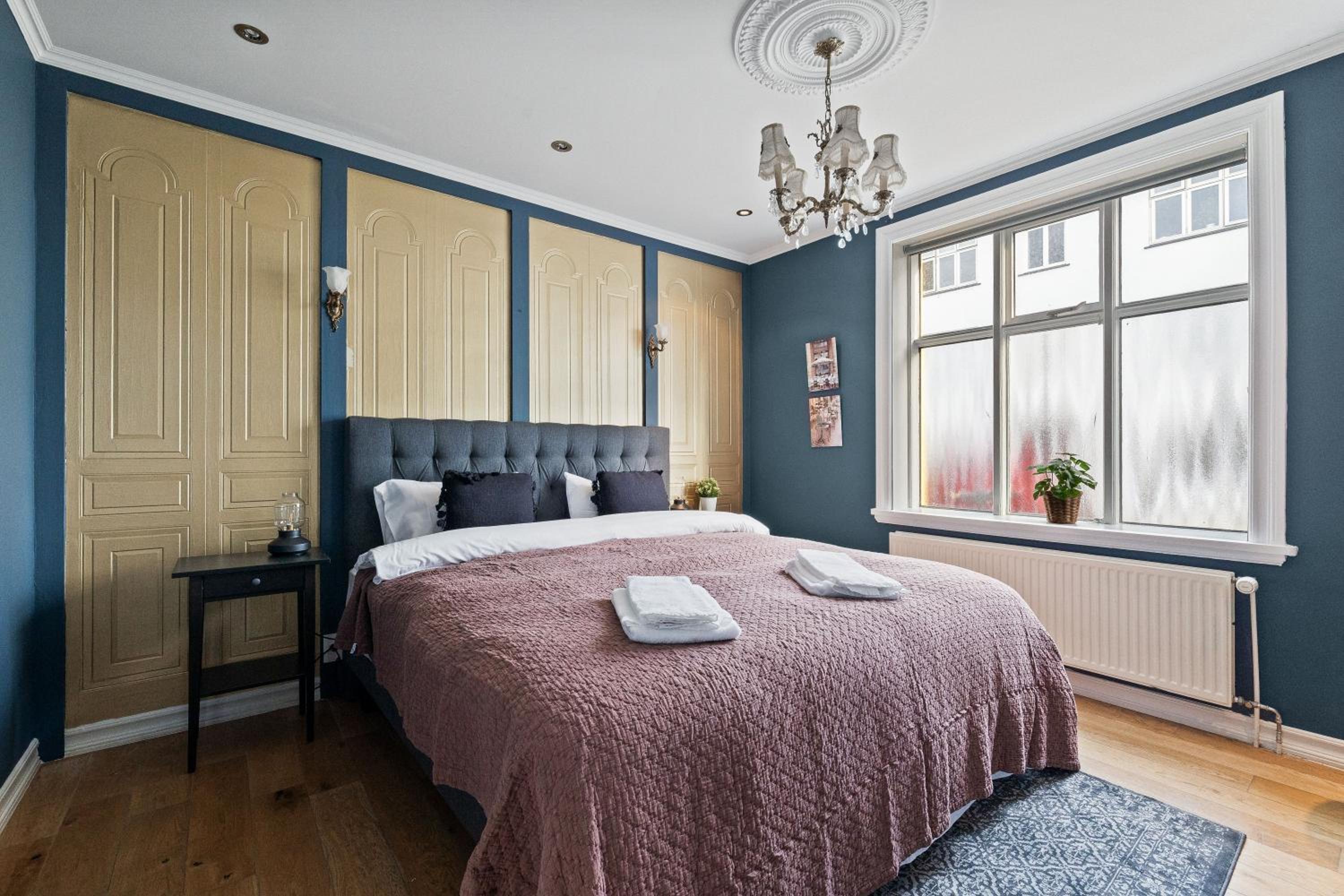 Massive Villa in Downtown Reykjavík with a Sauna view 5