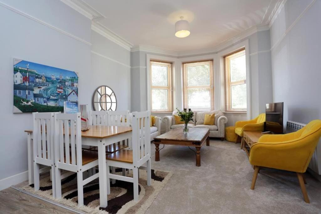BOURNECOAST: MODERN APARTMENT NEAR TOWN/BEACH-2754