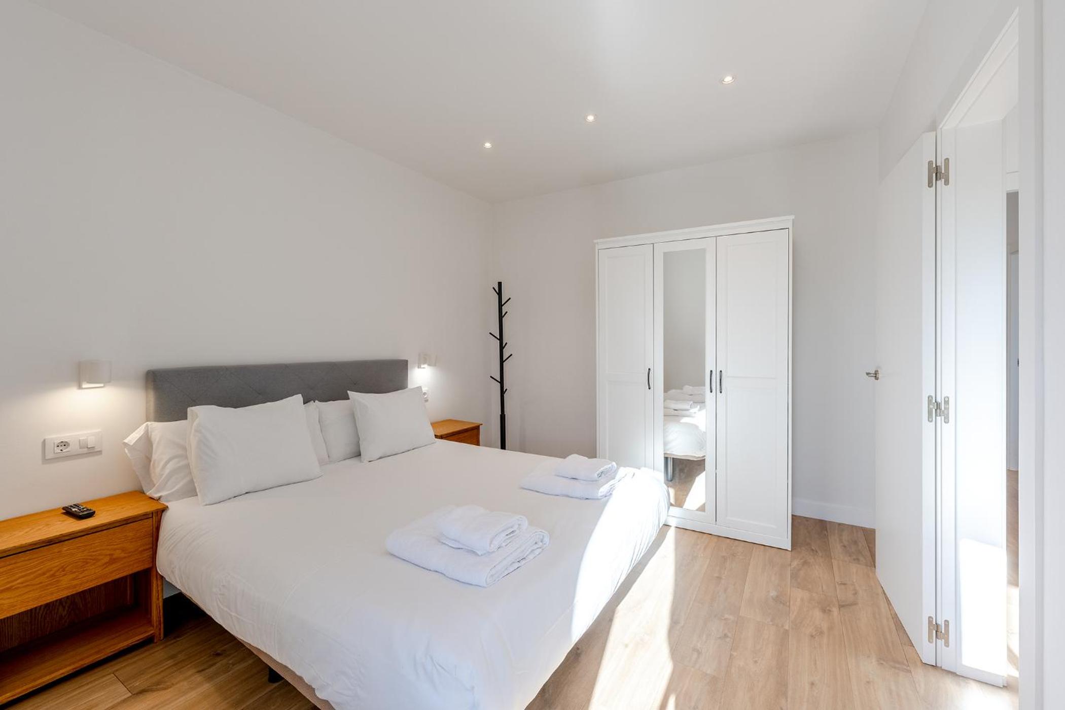 The White Flats Les Corts