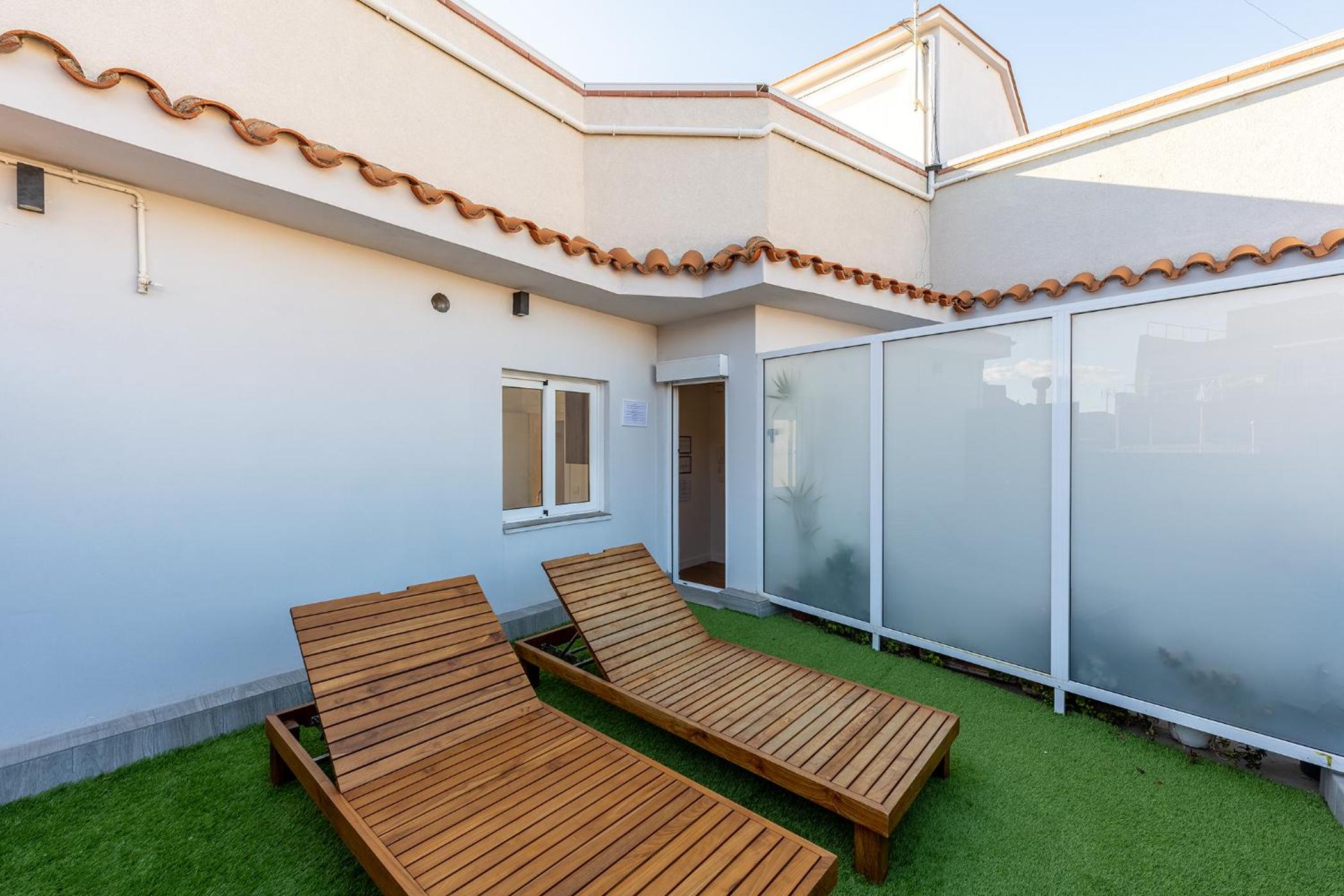 The White Flats Les Corts