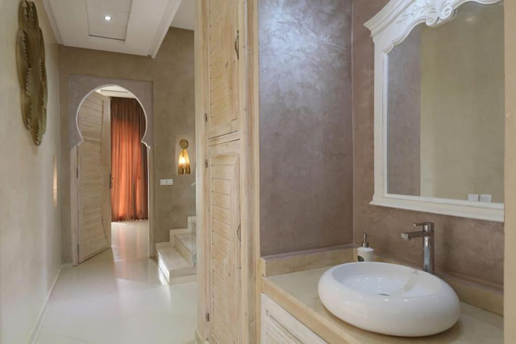 Splendide Villa de luxe PRIVATISEE avec Cuisinière - Piscine chauffée - Jacuzzi & Hammam view 4