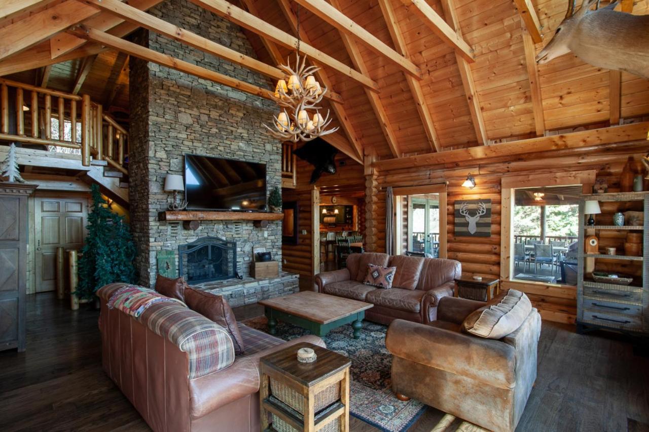 Luxe Cabin w/ Theater, Hot Tub, Pool Table, Arcade, Views, Fire Pit, BBQ view 4