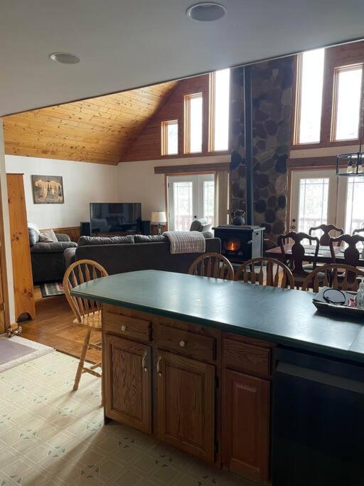 Deerwood Cabin on Lake Gogebic - near to ATV/Snowmobile trails view 4