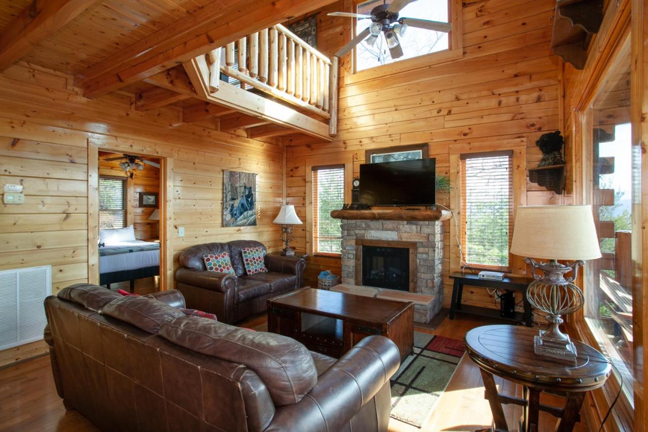 Moondancer -HotTub+Fireplace+PoolTable+Grill+MORE! view 3