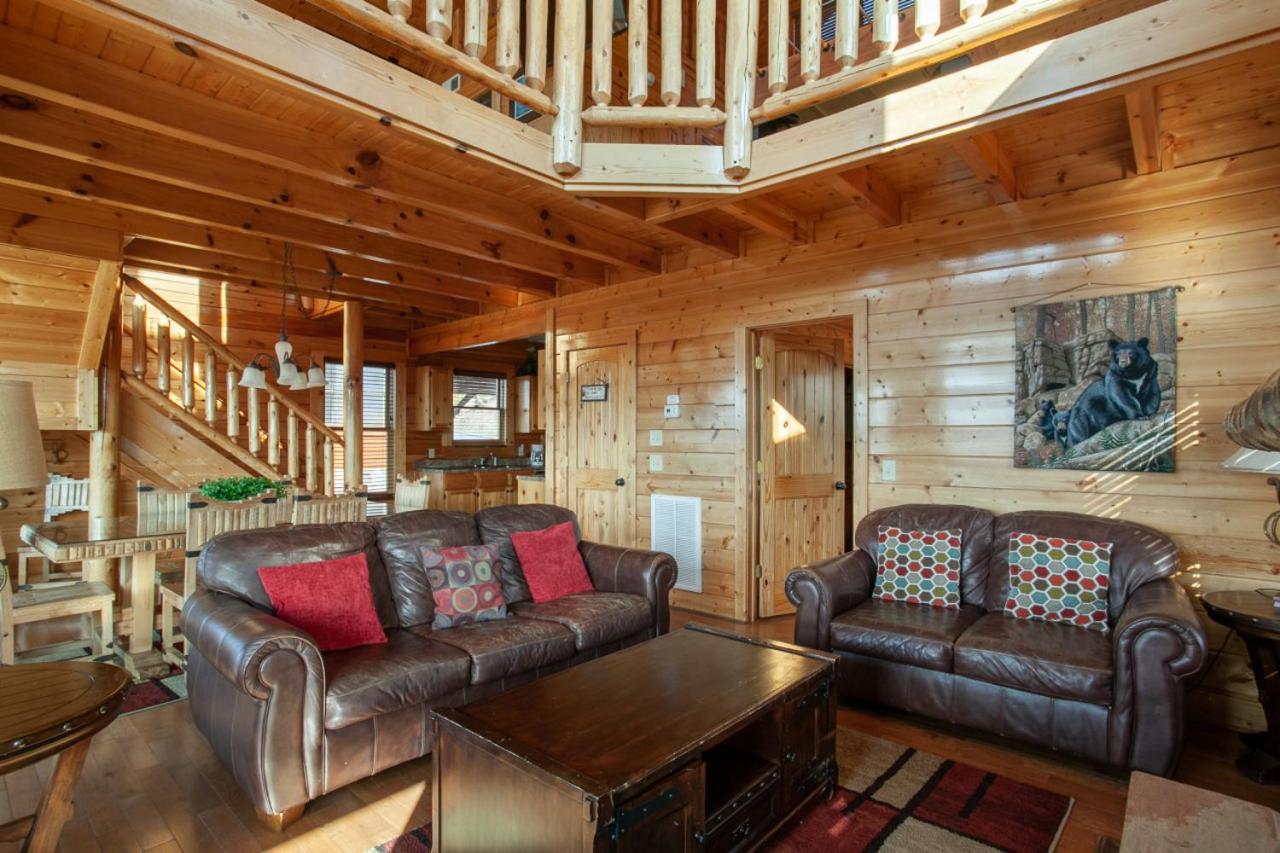 Moondancer -HotTub+Fireplace+PoolTable+Grill+MORE! view 4