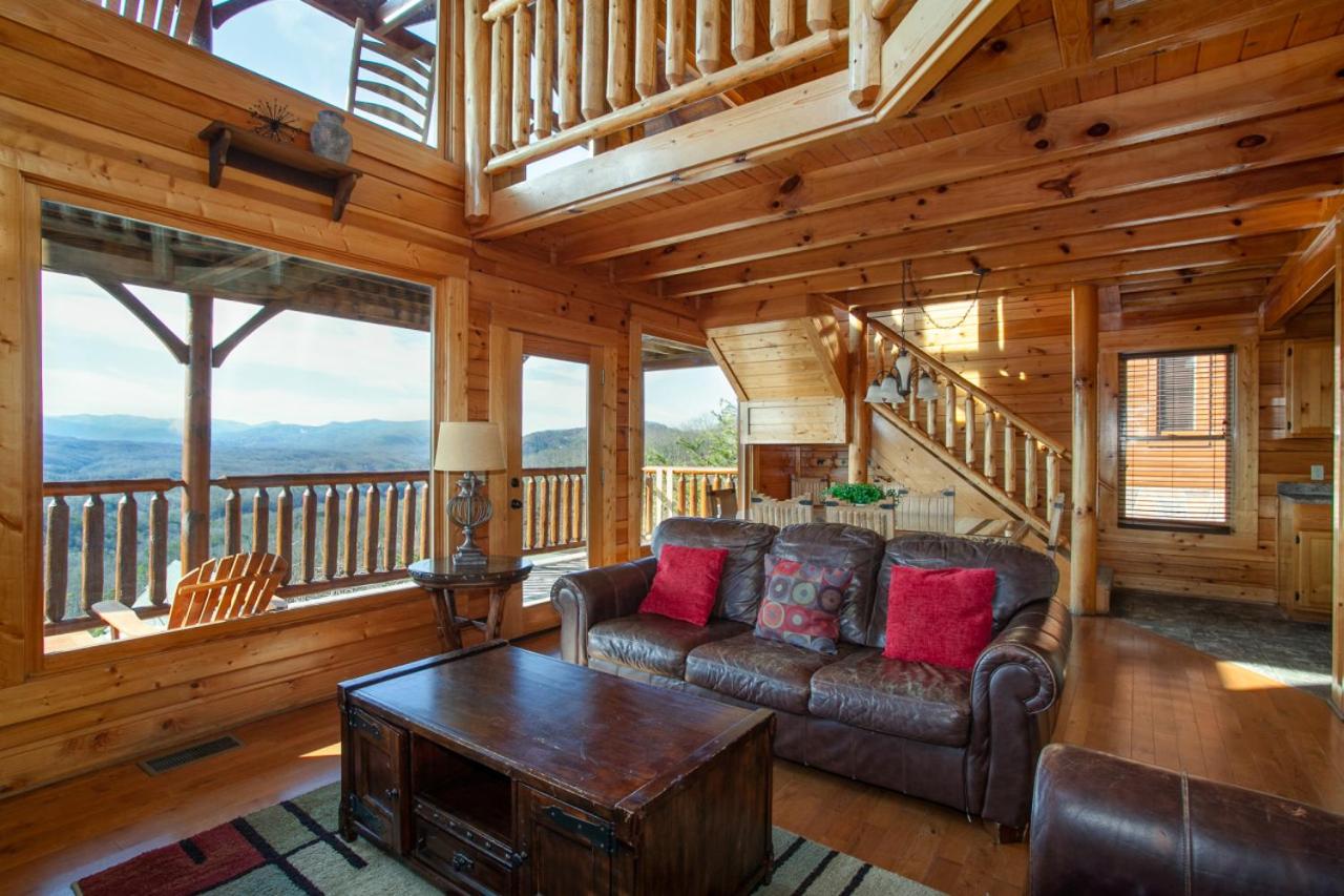 Moondancer -HotTub+Fireplace+PoolTable+Grill+MORE! view 5