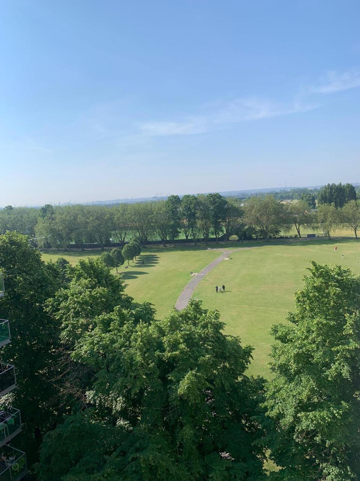 Dagenham 1 bed flat with views