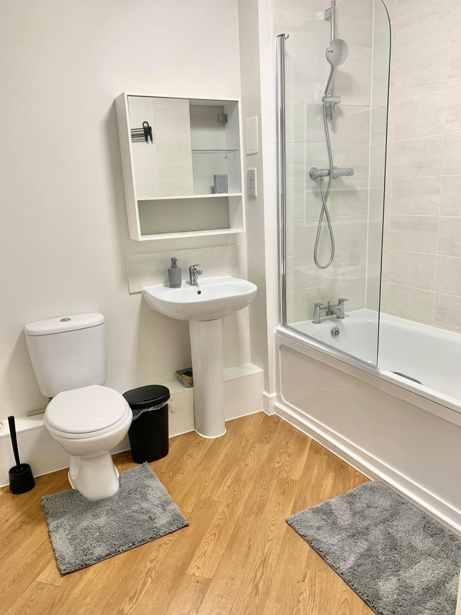 Dagenham 1 bed flat with views