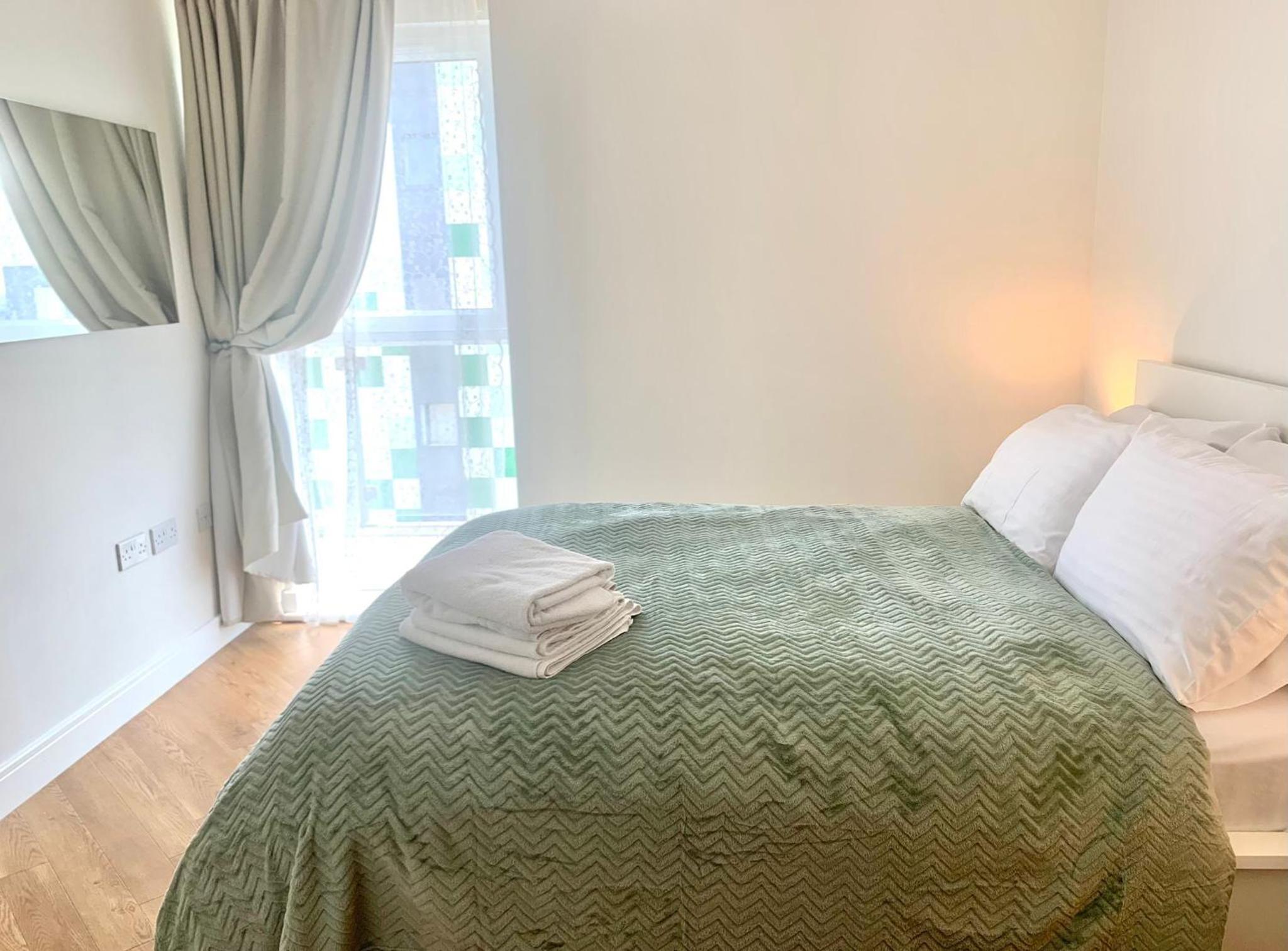 Dagenham 1 bed flat with views