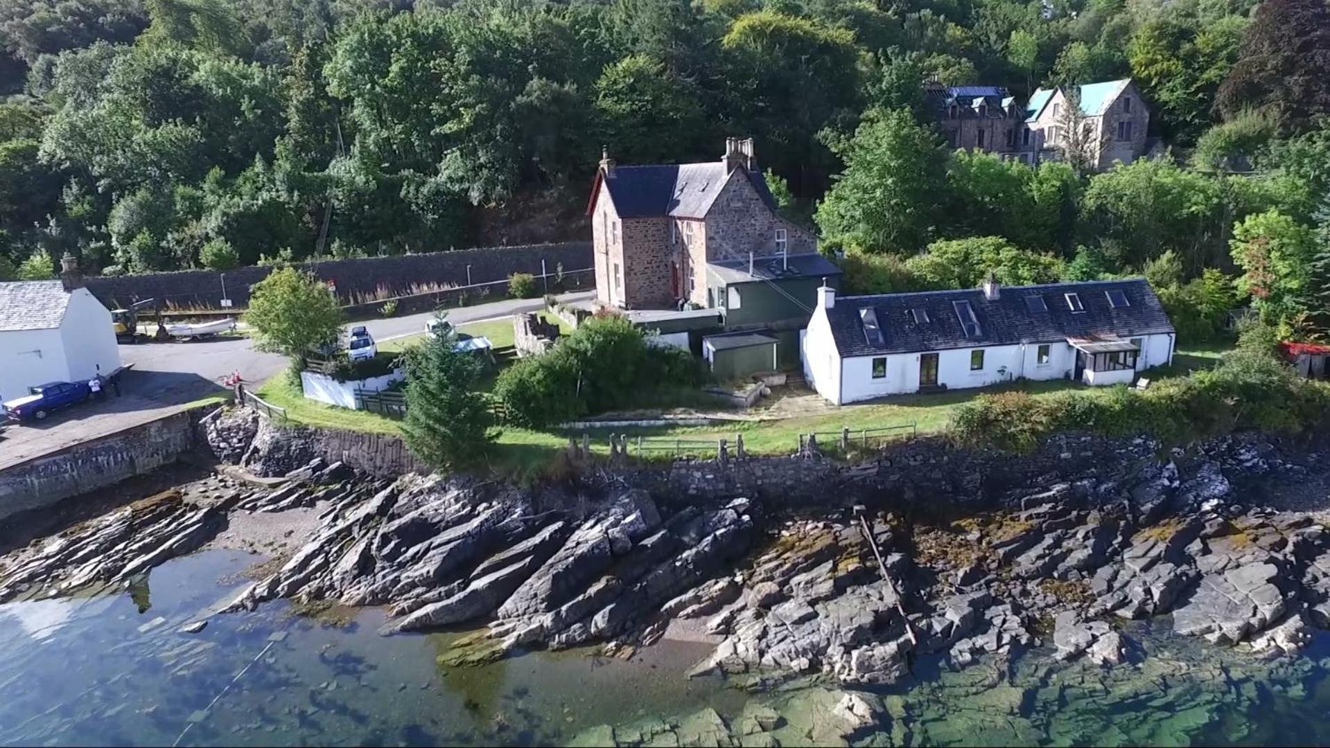Stationmasters Lodge