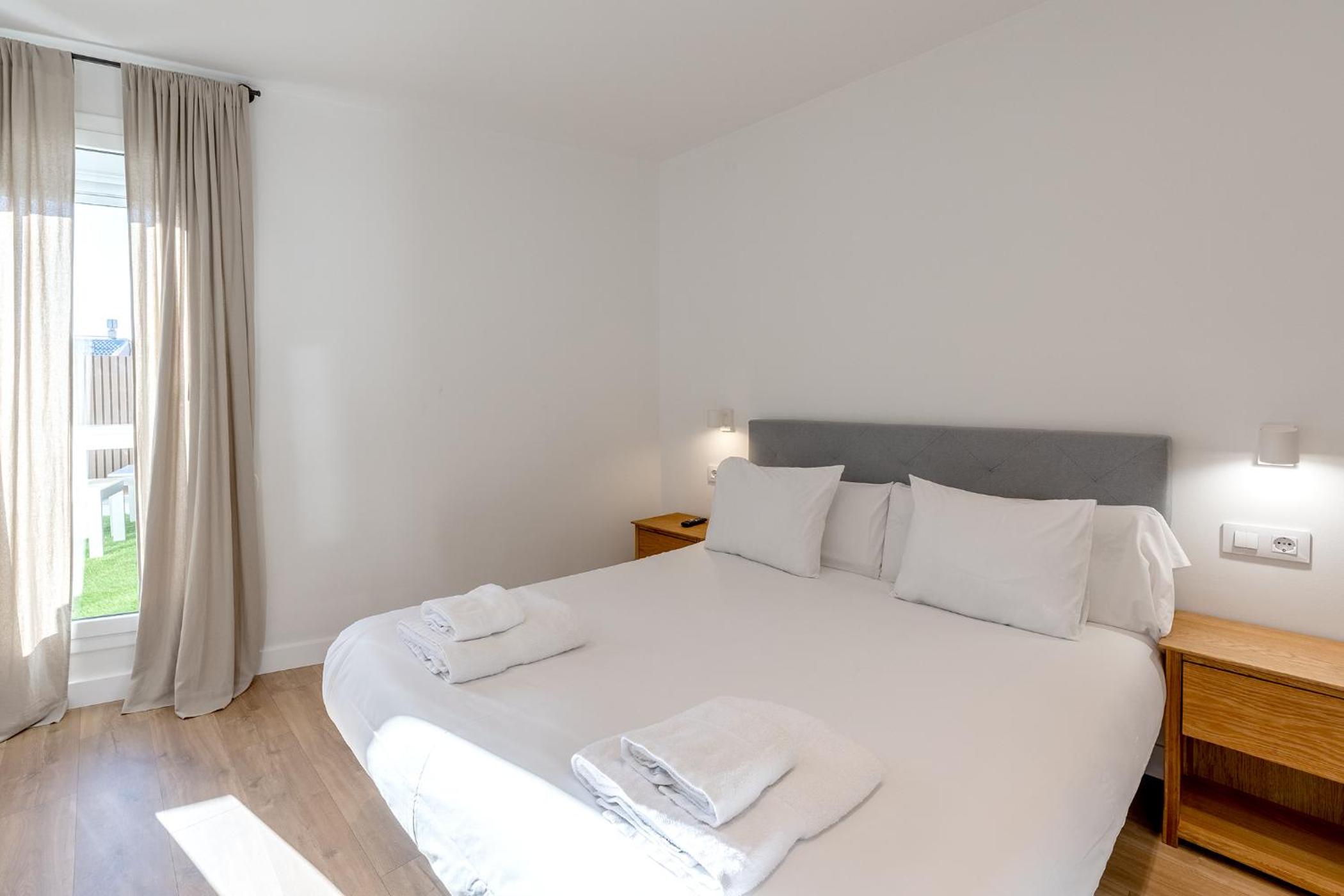 The White Flats Les Corts