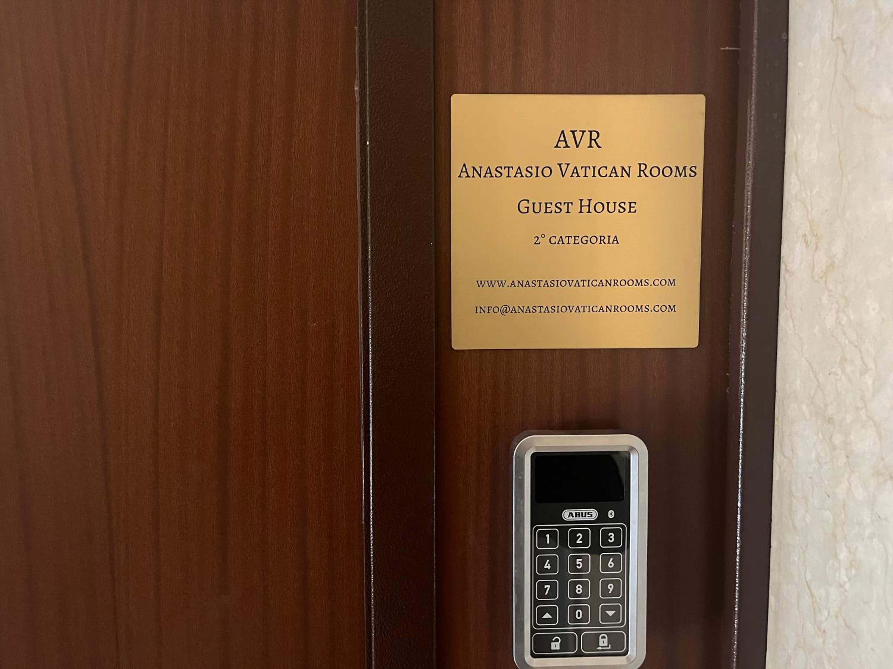 Anastasio Vatican Rooms G H